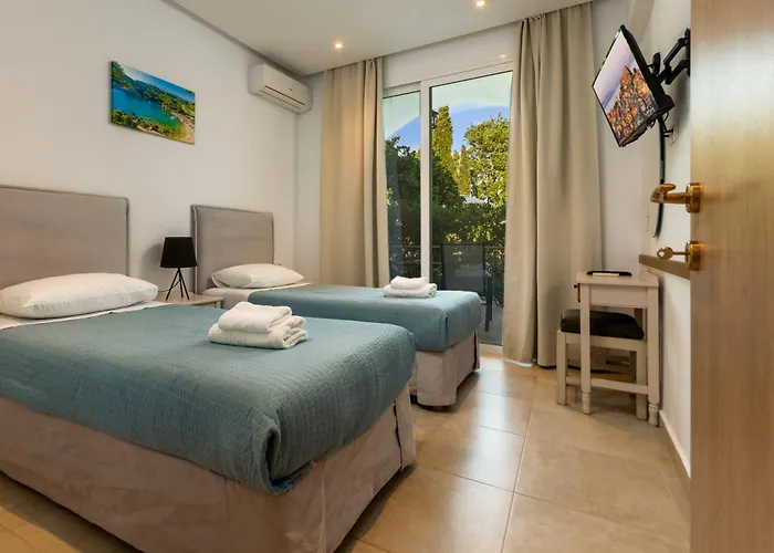 מלון דירות The Flower Garden 4*