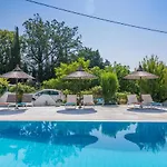 The Flower Garden Aparthotel Ipsos